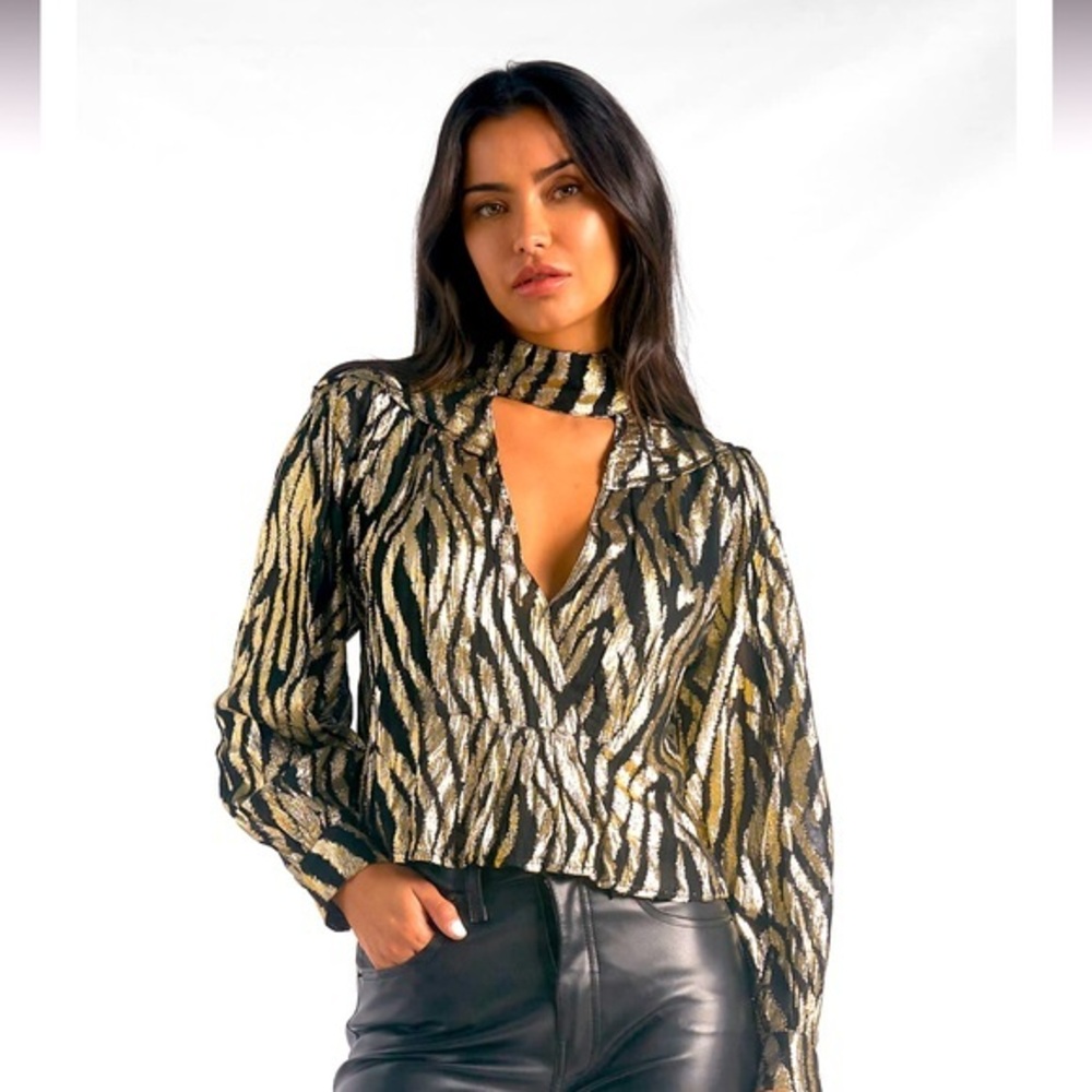 🩶🌟ELAN METALLIC MOMENTS STRIPED LONG SLEEVE
TOP | Size Small 🌟🩶
